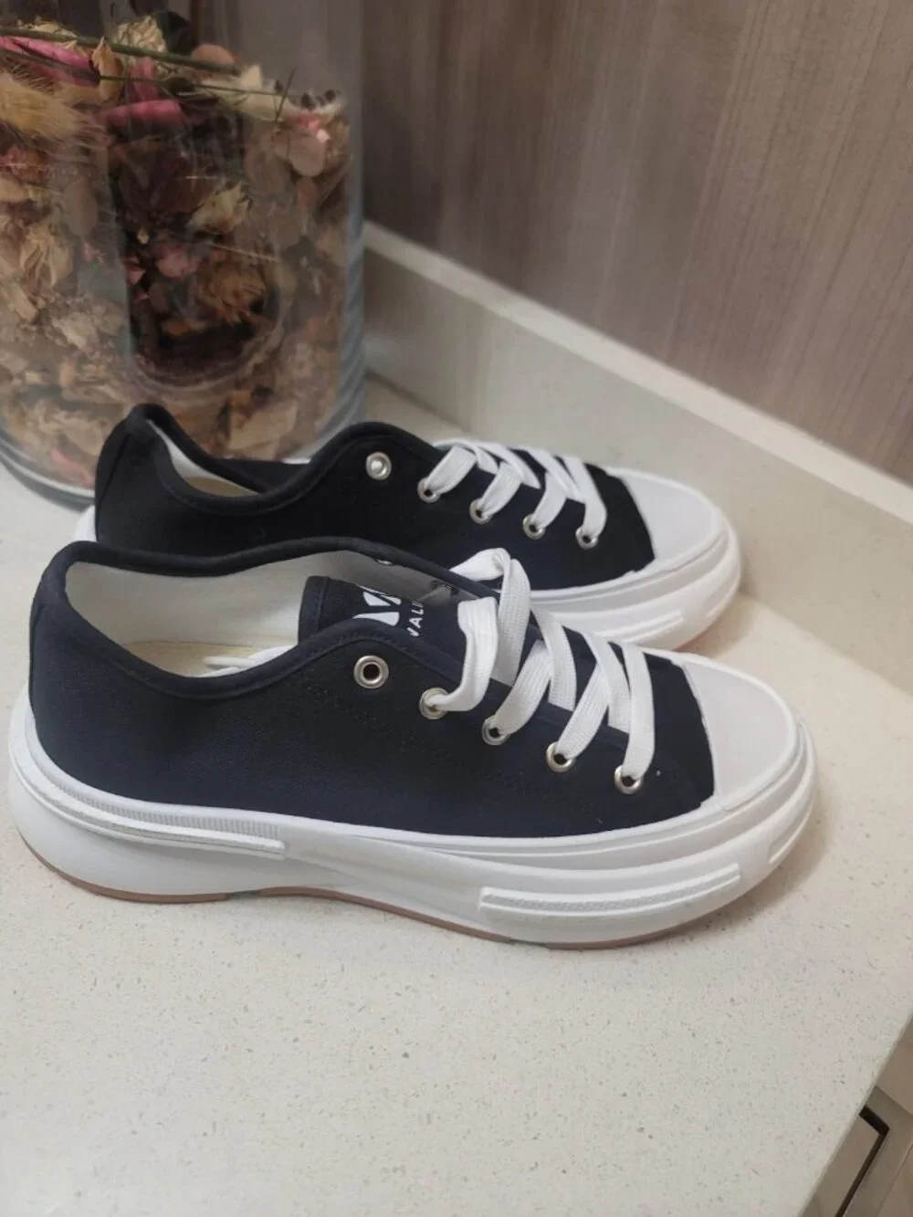 Walia Platform Canvas Sneakers with Chunky Sole Size 8 NEW Black/White